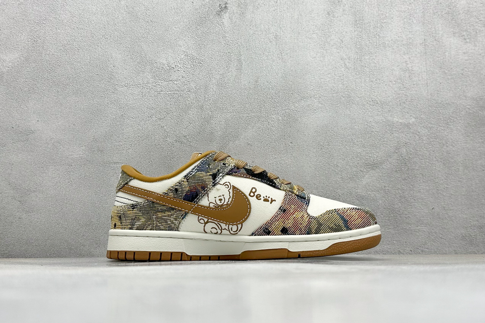 280 SC版Nike SB Dunk Low 复古织布小熊 高端定制 低帮休闲板鞋 SC0601-459