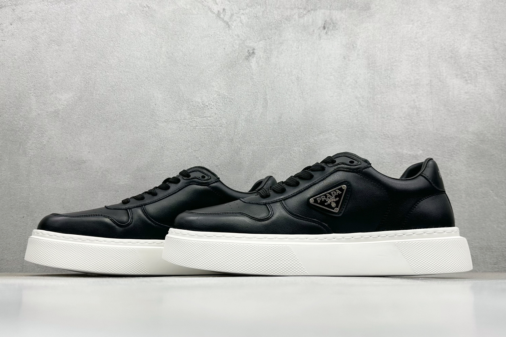 420 PRADA 普拉达男鞋厚底徽标低帮休闲鞋运动板鞋系列