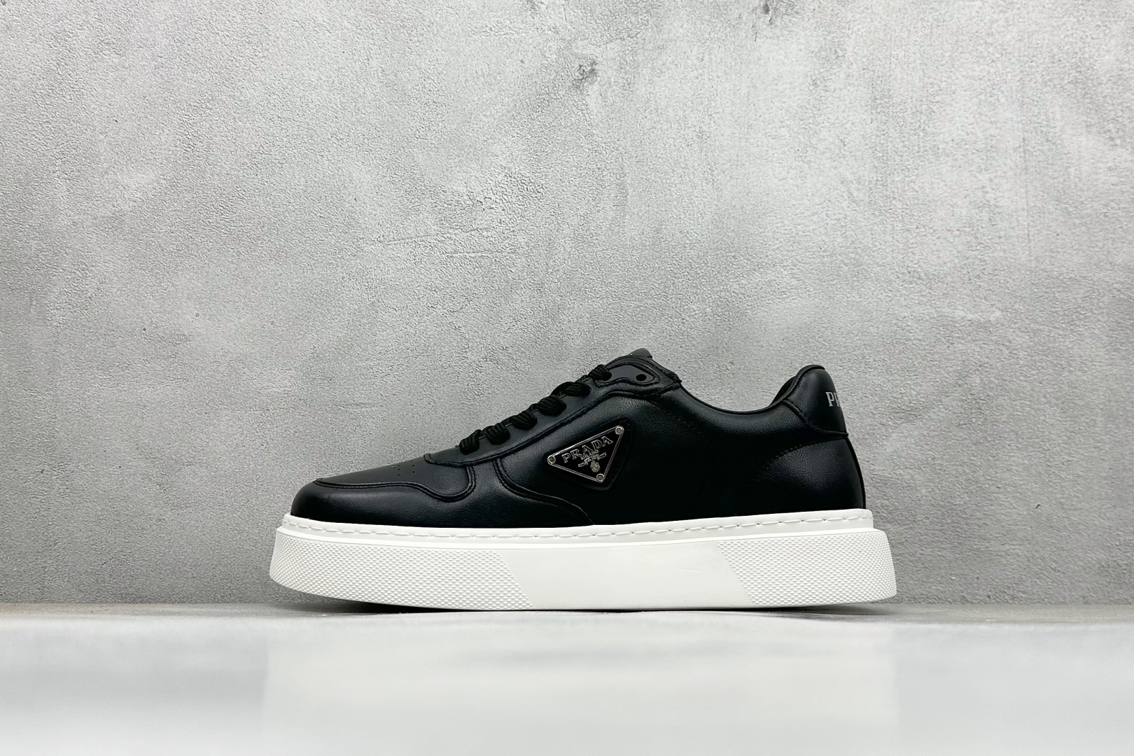 420 PRADA 普拉达男鞋厚底徽标低帮休闲鞋运动板鞋系列