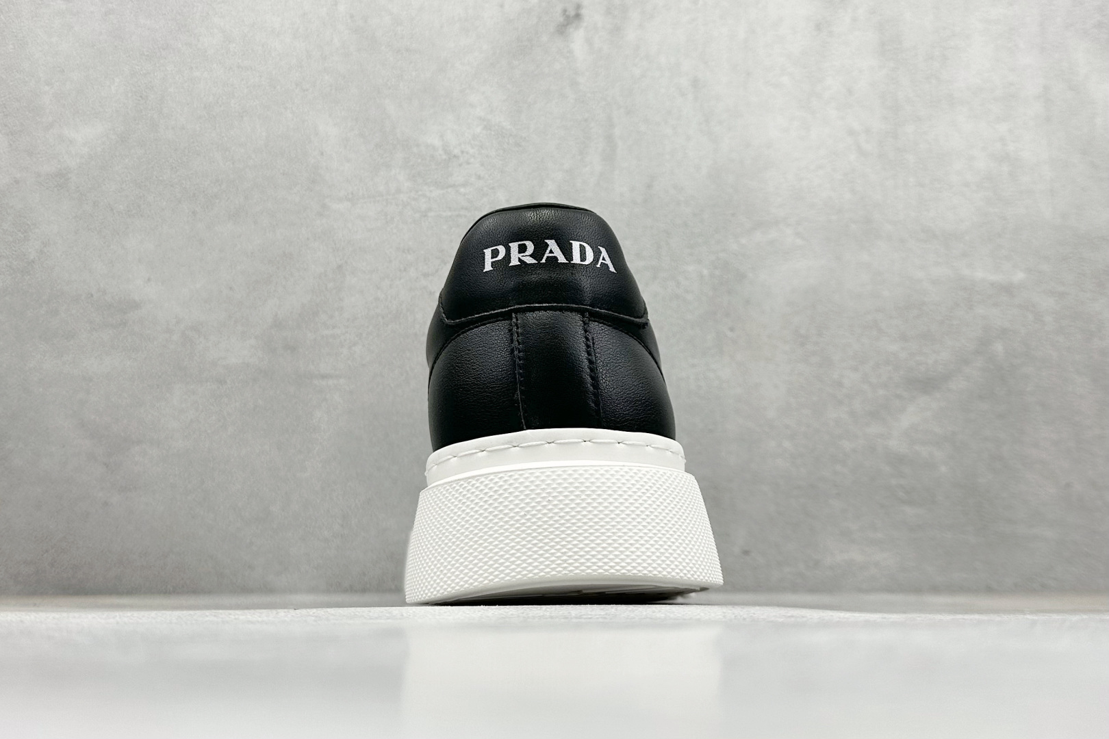 420 PRADA 普拉达男鞋厚底徽标低帮休闲鞋运动板鞋系列