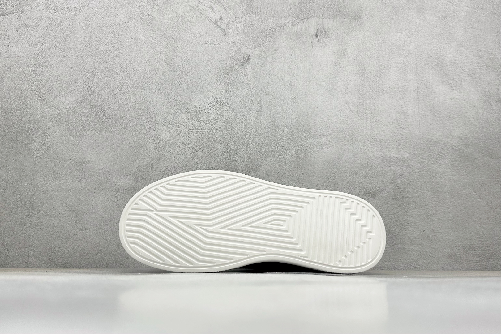 420 PRADA 普拉达男鞋厚底徽标低帮休闲鞋运动板鞋系列