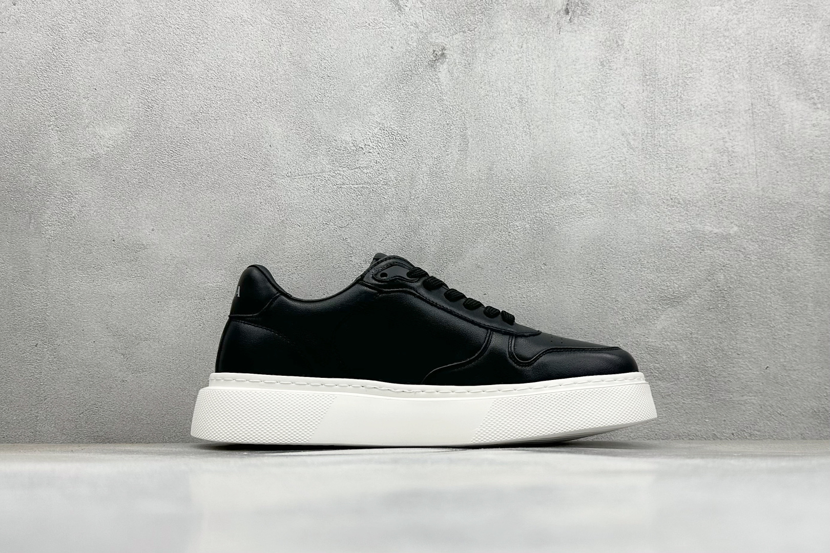 420 PRADA 普拉达男鞋厚底徽标低帮休闲鞋运动板鞋系列