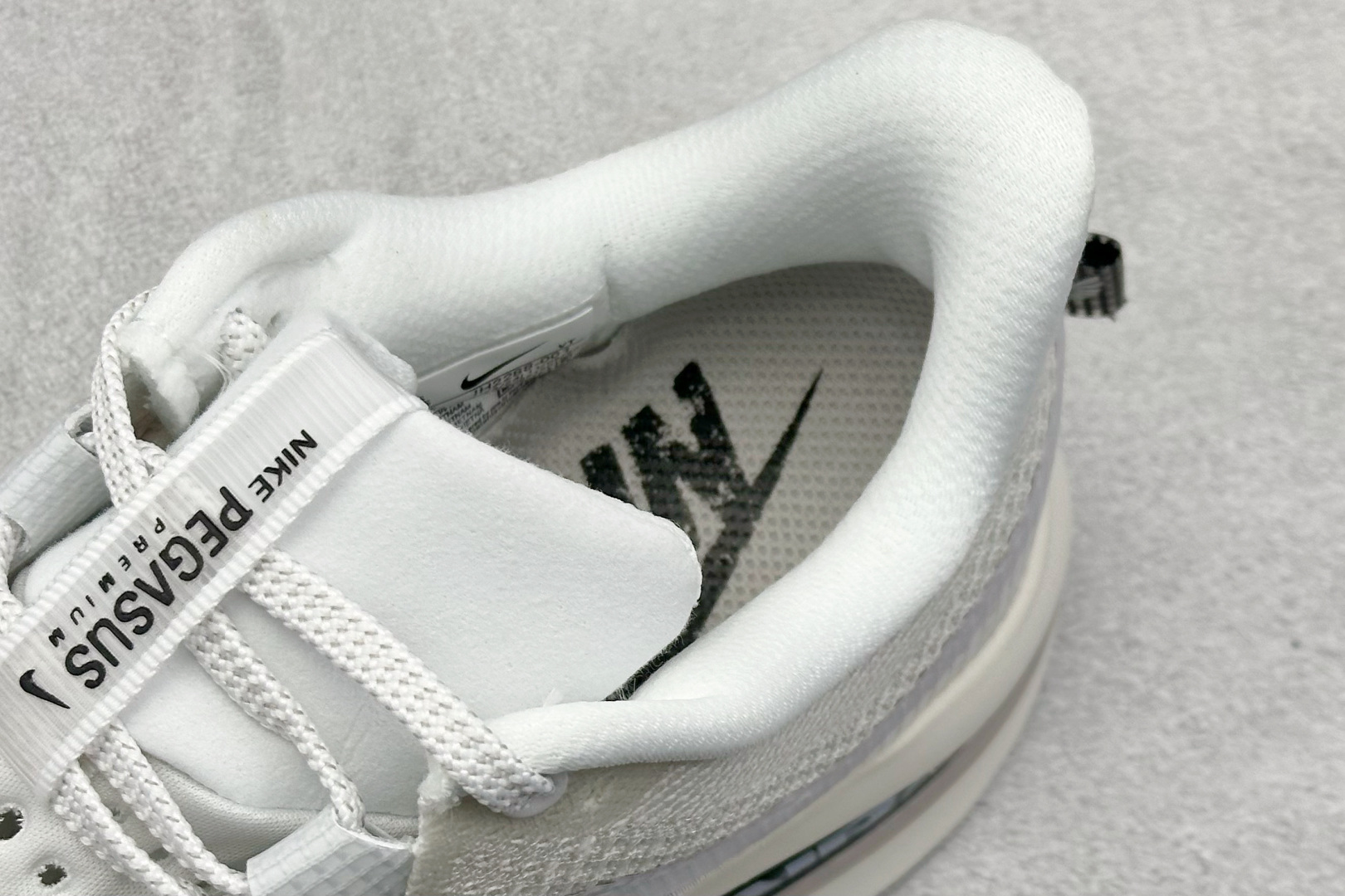 Nike Pegasus Premium 减震防滑耐磨透气 低帮跑步鞋 IH2288-001