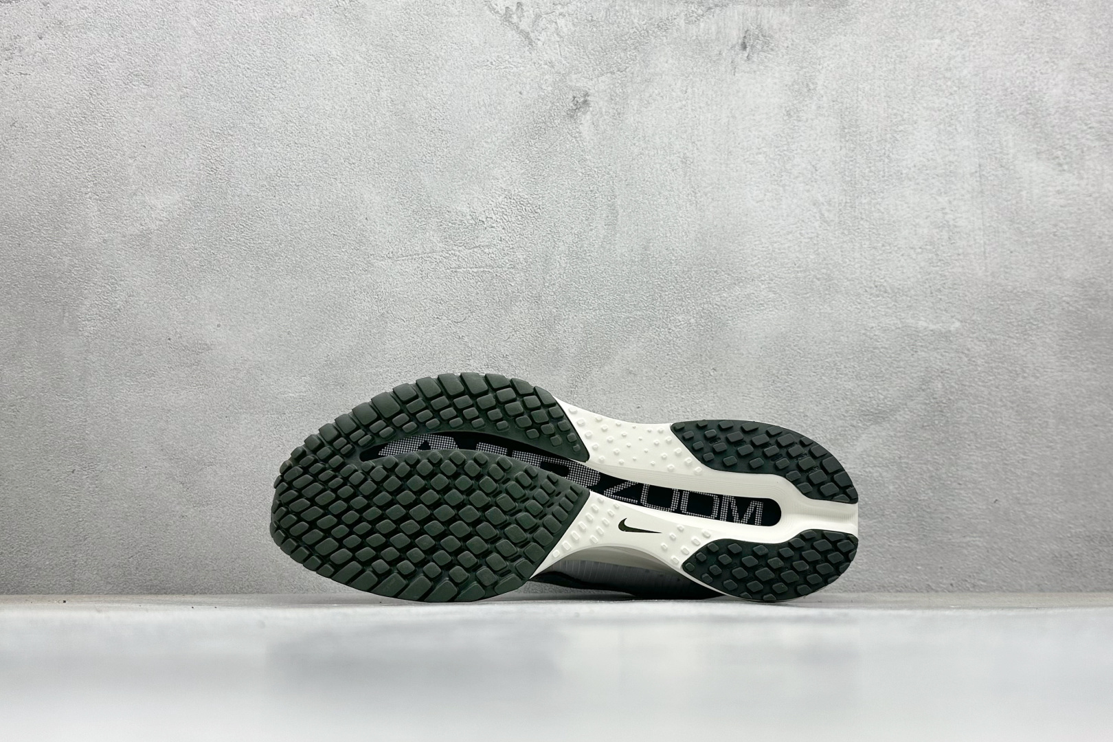 Nike Pegasus Premium 减震防滑耐磨透气 低帮跑步鞋 IH2288-001