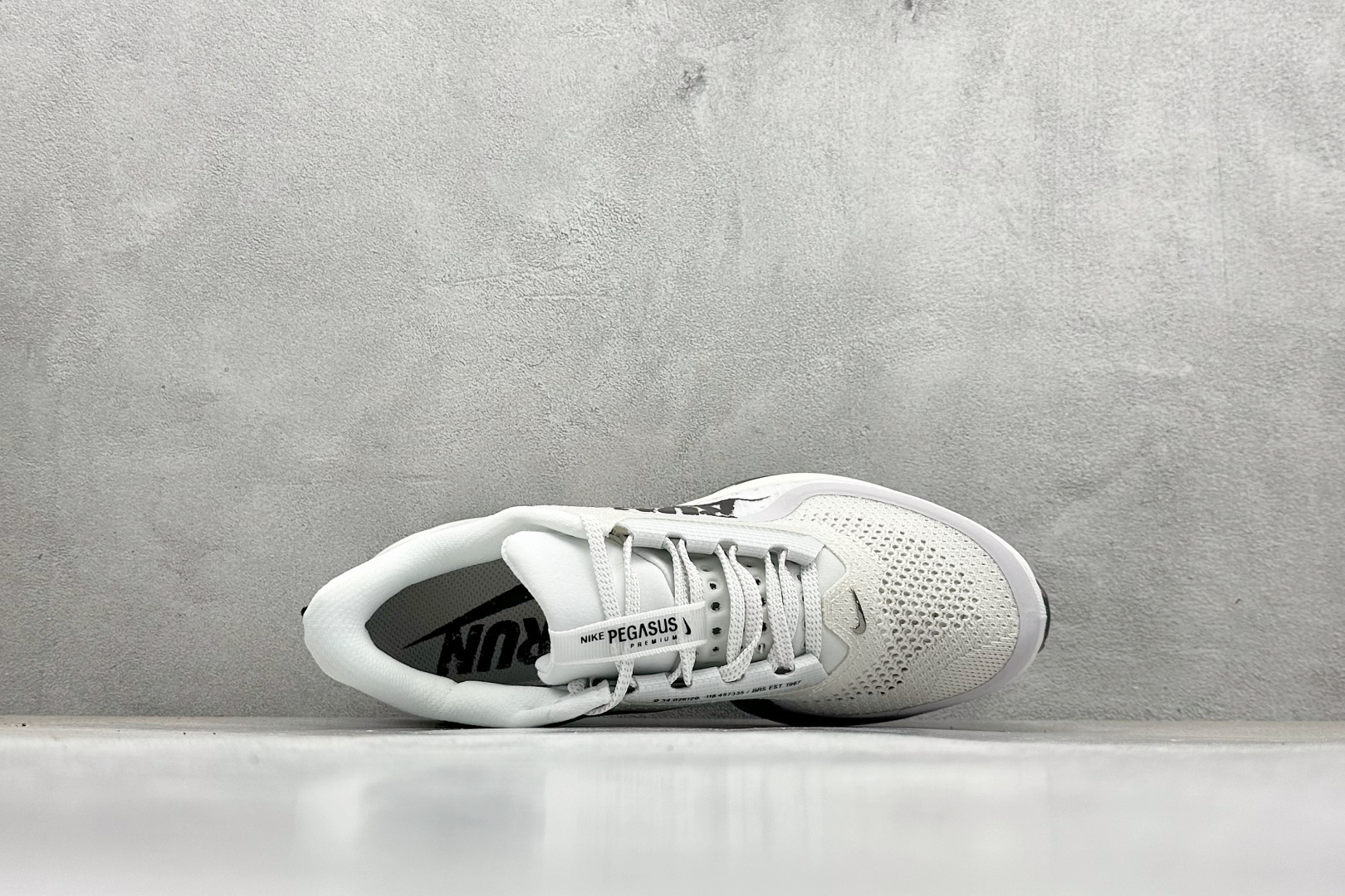 Nike Pegasus Premium 减震防滑耐磨透气 低帮跑步鞋 IH2288-001