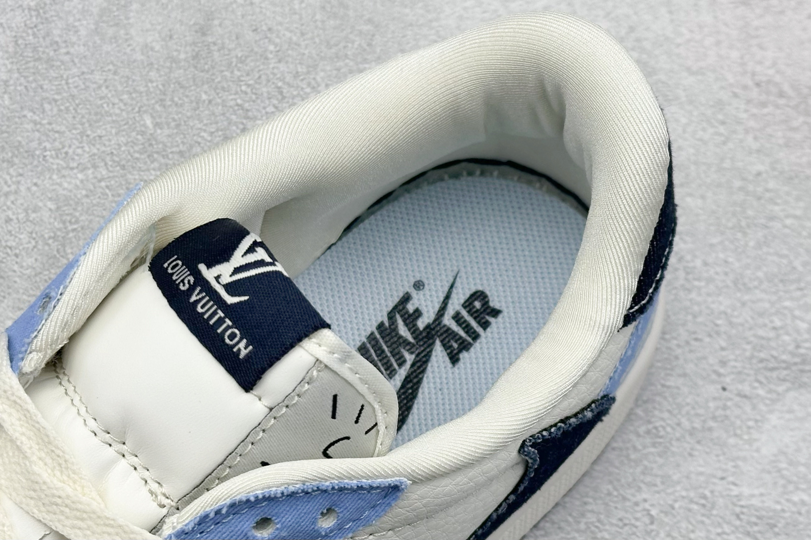 Travis Scott x Nike Air Jordan 1 Low x Louis Vuitton Air Jordan 1 Low 反转蓝白黑倒钩 JW1188-146