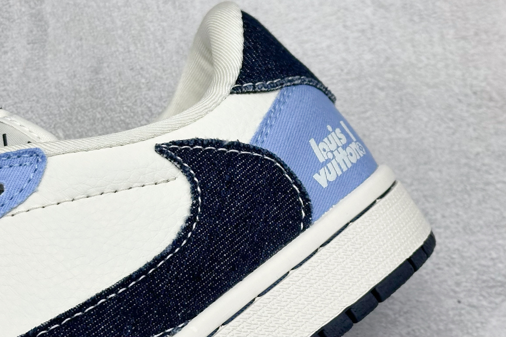 Travis Scott x Nike Air Jordan 1 Low x Louis Vuitton Air Jordan 1 Low 反转蓝白黑倒钩 JW1188-146