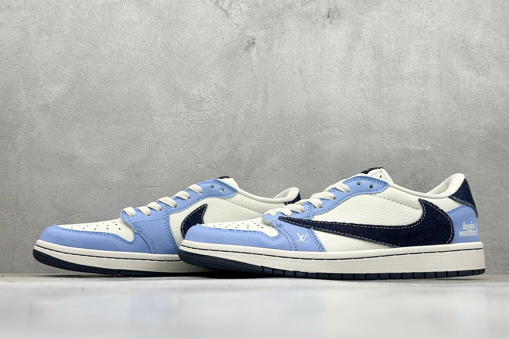 Travis Scott x Nike Air Jordan 1 Low x Louis Vuitton Air Jordan 1 Low 反转蓝白黑倒钩 JW1188-146