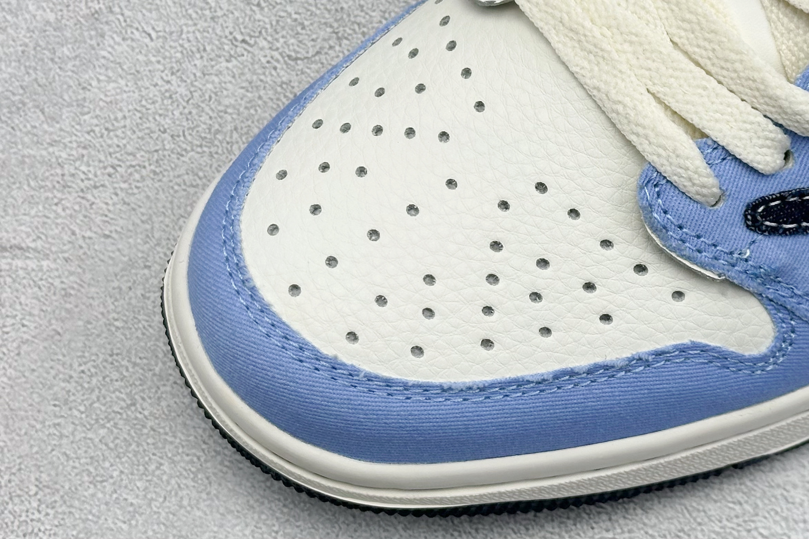 Travis Scott x Nike Air Jordan 1 Low x Louis Vuitton Air Jordan 1 Low 反转蓝白黑倒钩 JW1188-146