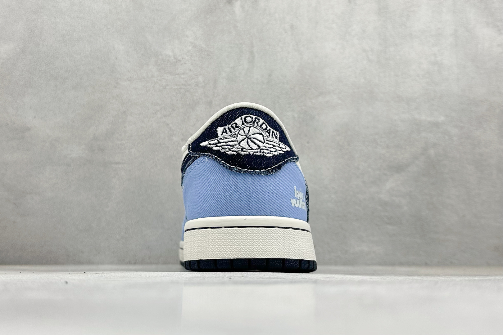 Travis Scott x Nike Air Jordan 1 Low x Louis Vuitton Air Jordan 1 Low 反转蓝白黑倒钩 JW1188-146