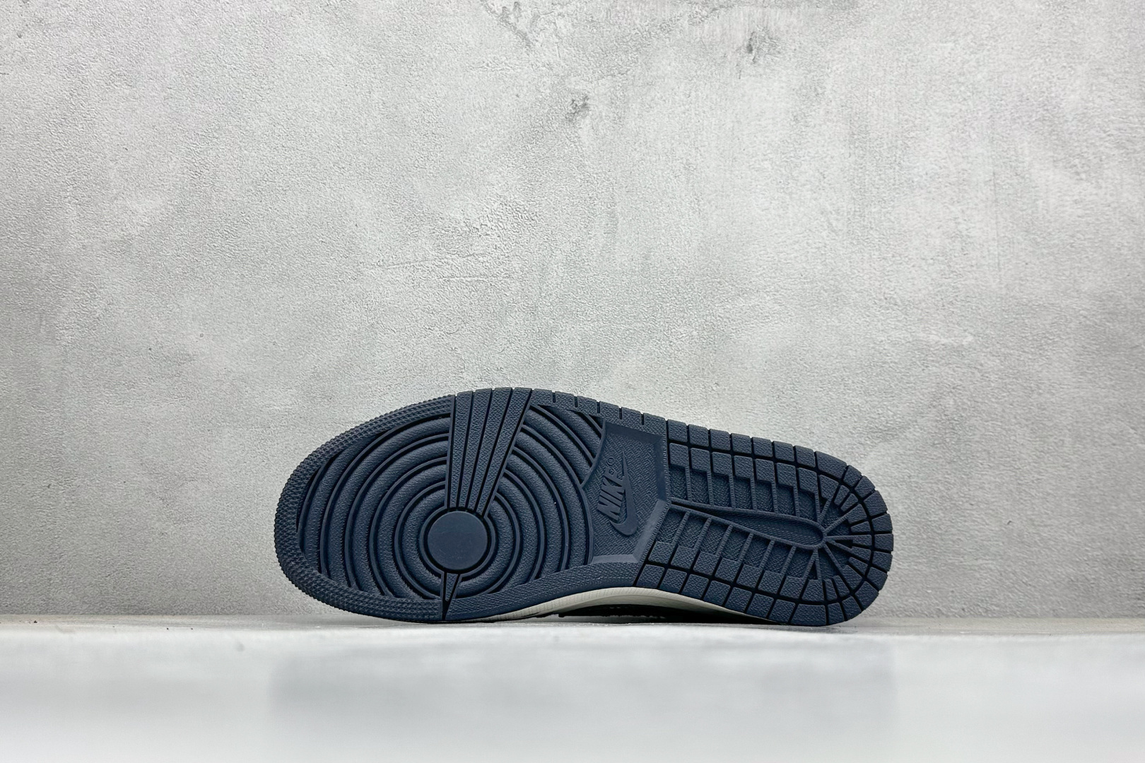 Travis Scott x Nike Air Jordan 1 Low x Louis Vuitton Air Jordan 1 Low 反转蓝白黑倒钩 JW1188-146