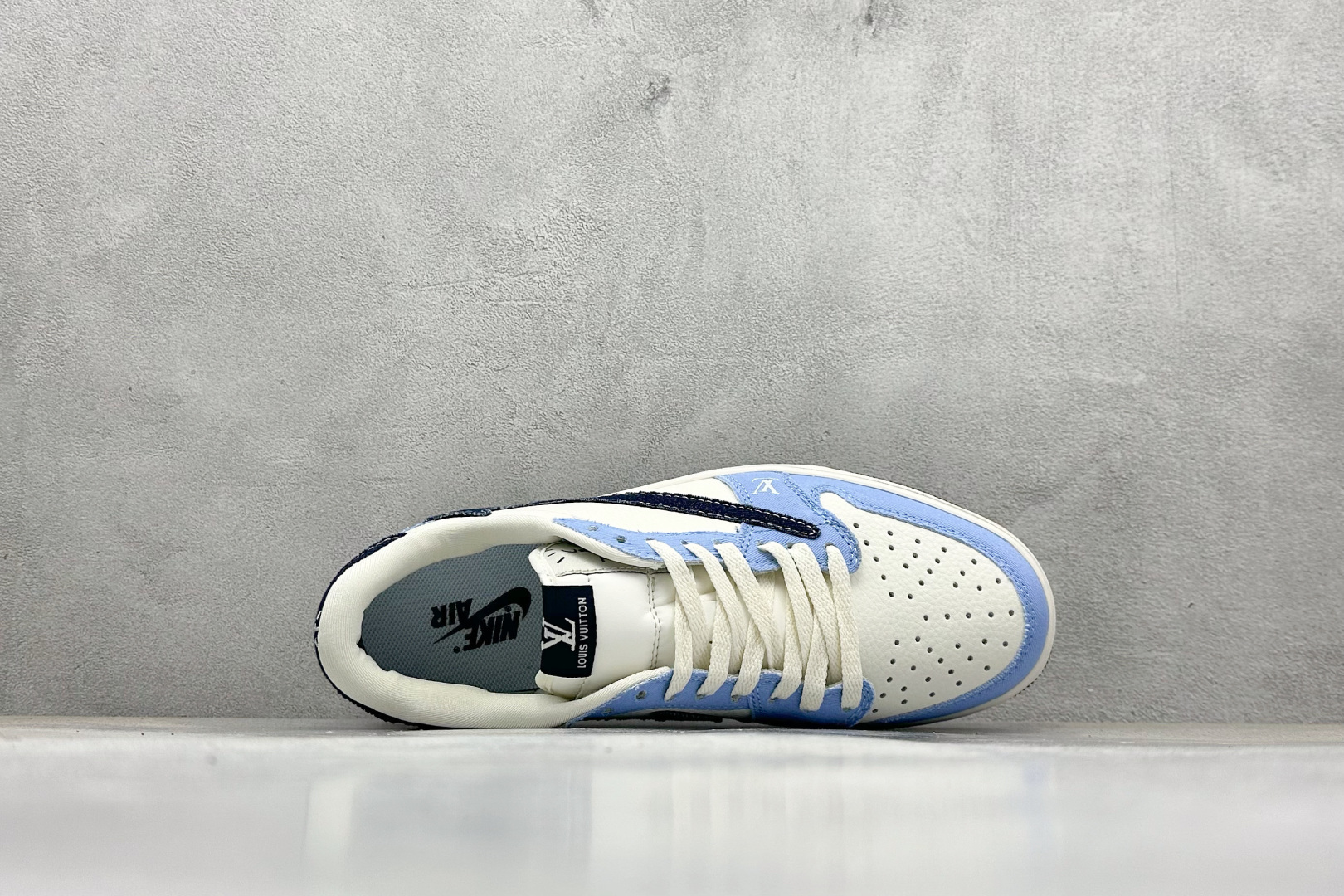 Travis Scott x Nike Air Jordan 1 Low x Louis Vuitton Air Jordan 1 Low 反转蓝白黑倒钩 JW1188-146