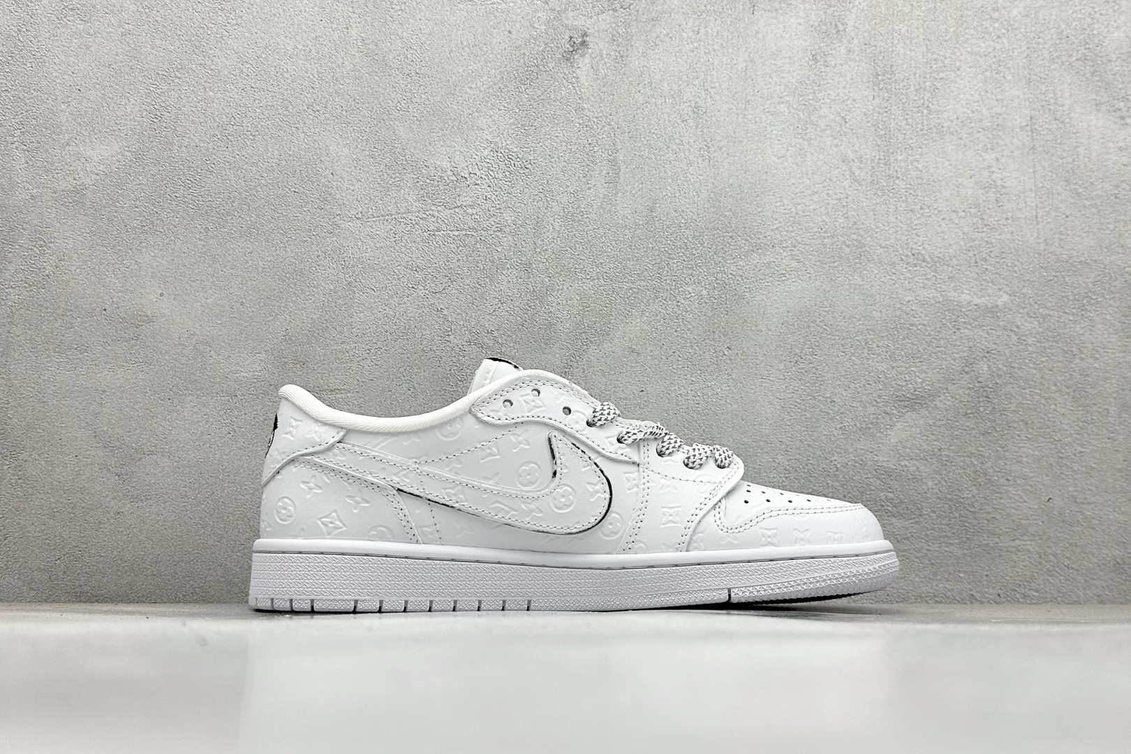 Travis Scott x Nike Air Jordan 1 Low x Louis Vuitton Air Jordan 1 Low 反转纯白满印满天星倒钩 XS2025-076