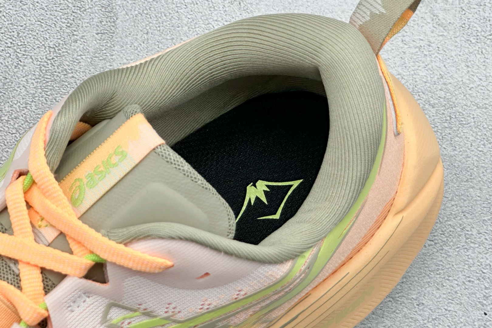 200 Asics Trabuco 4 亚瑟士运动休闲透气专业跑鞋 1011B976-101