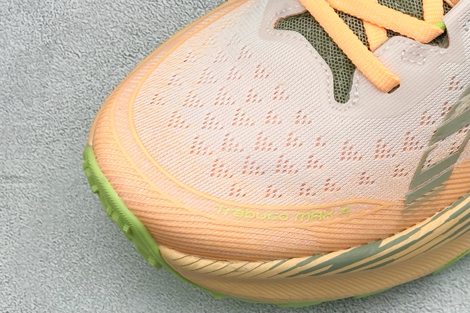 200 Asics Trabuco 4 亚瑟士运动休闲透气专业跑鞋 1011B976-101