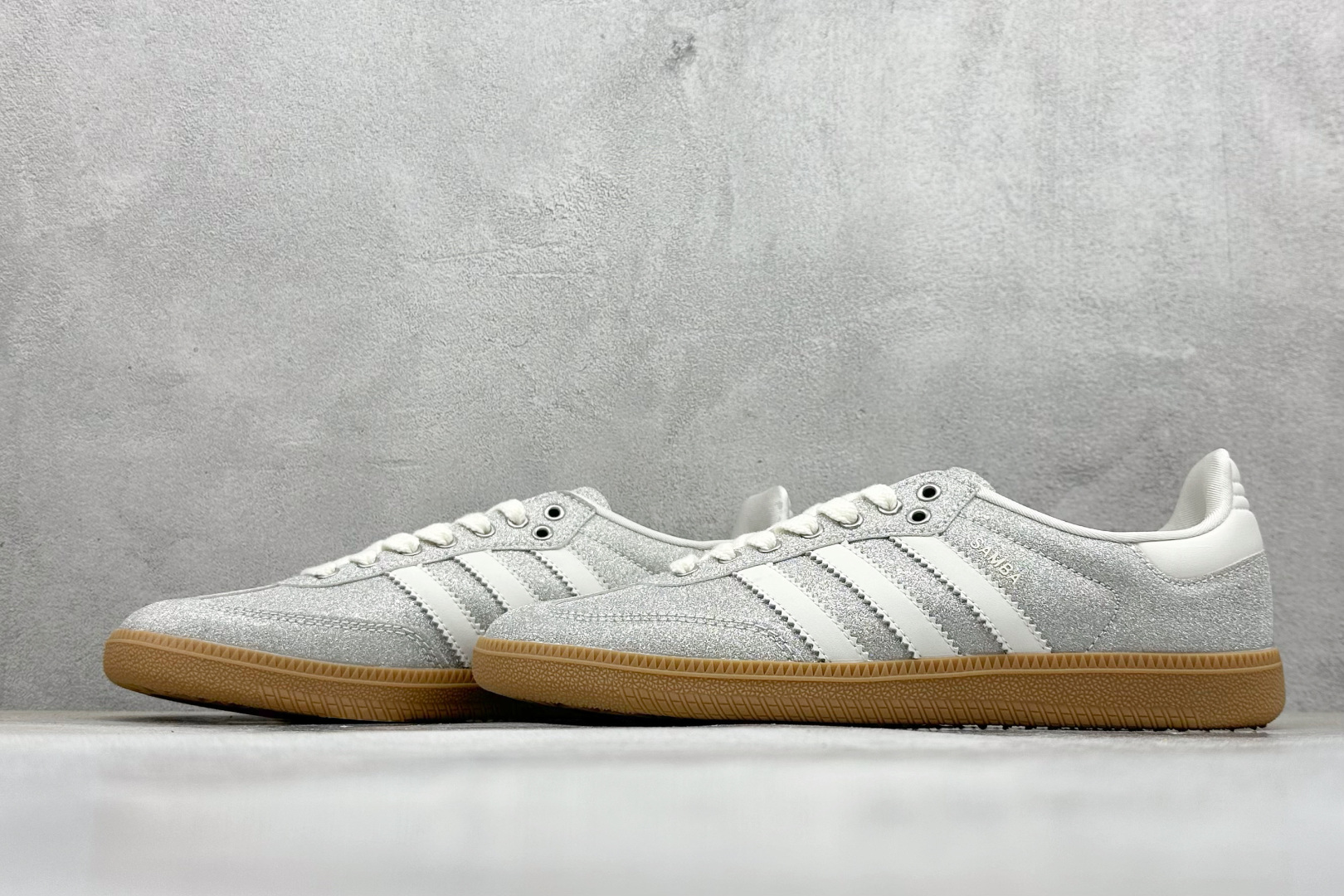 160 Adidas Originals Samba 阿迪达斯三叶草 桑巴舞系列绅士德训足球风百搭低帮休闲运动板鞋 KI6264