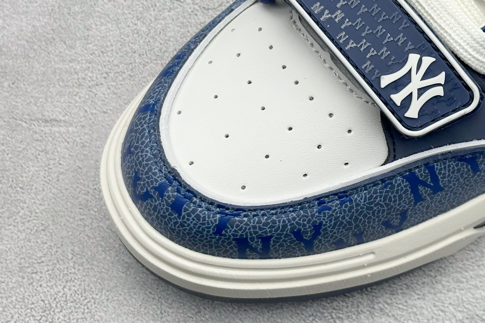 180 NY平台订单 MLB Chunky Liner 学长鞋系列低帮老爹风轻量增高厚底百搭休闲运动慢跑鞋 3ASXP025N