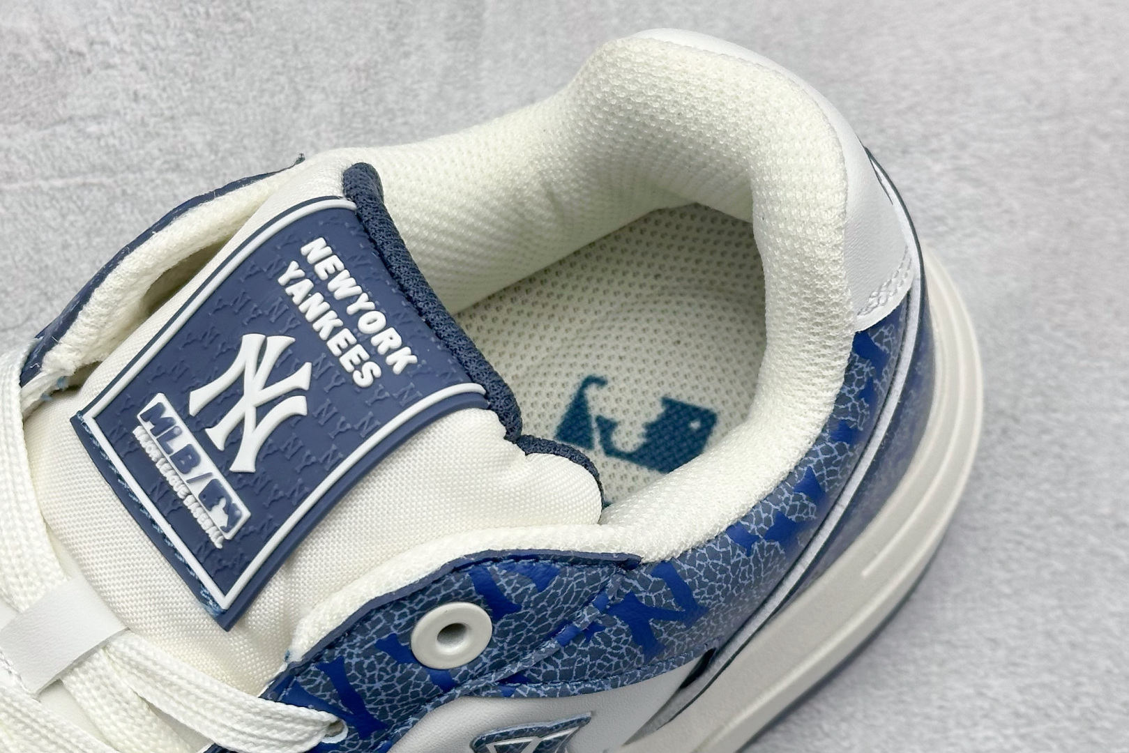 180 NY平台订单 MLB Chunky Liner 学长鞋系列低帮老爹风轻量增高厚底百搭休闲运动慢跑鞋 3ASXP025N