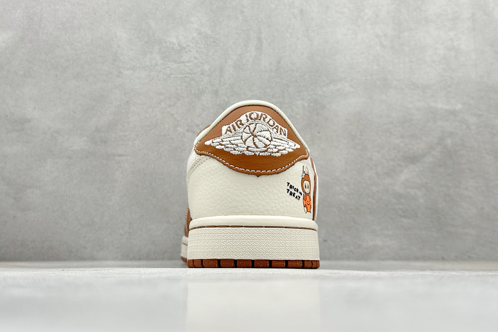 280 XC版Travis Scott x Nike Air Jordan 1 Low x LABUBU Air Jordan 1 Low 反转棕白倒钩 DZ5899-020