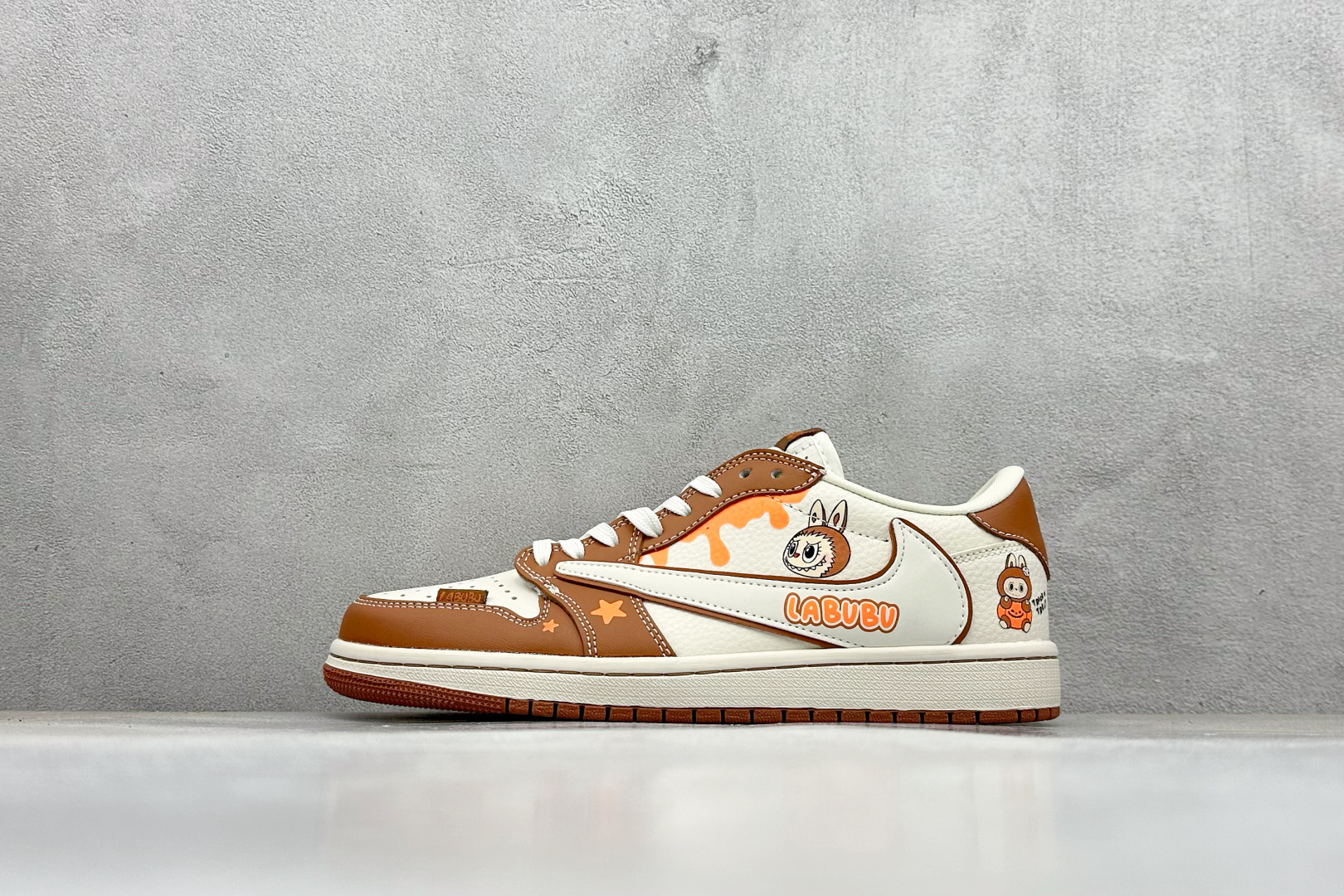 280 XC版Travis Scott x Nike Air Jordan 1 Low x LABUBU Air Jordan 1 Low 反转棕白倒钩 DZ5899-020