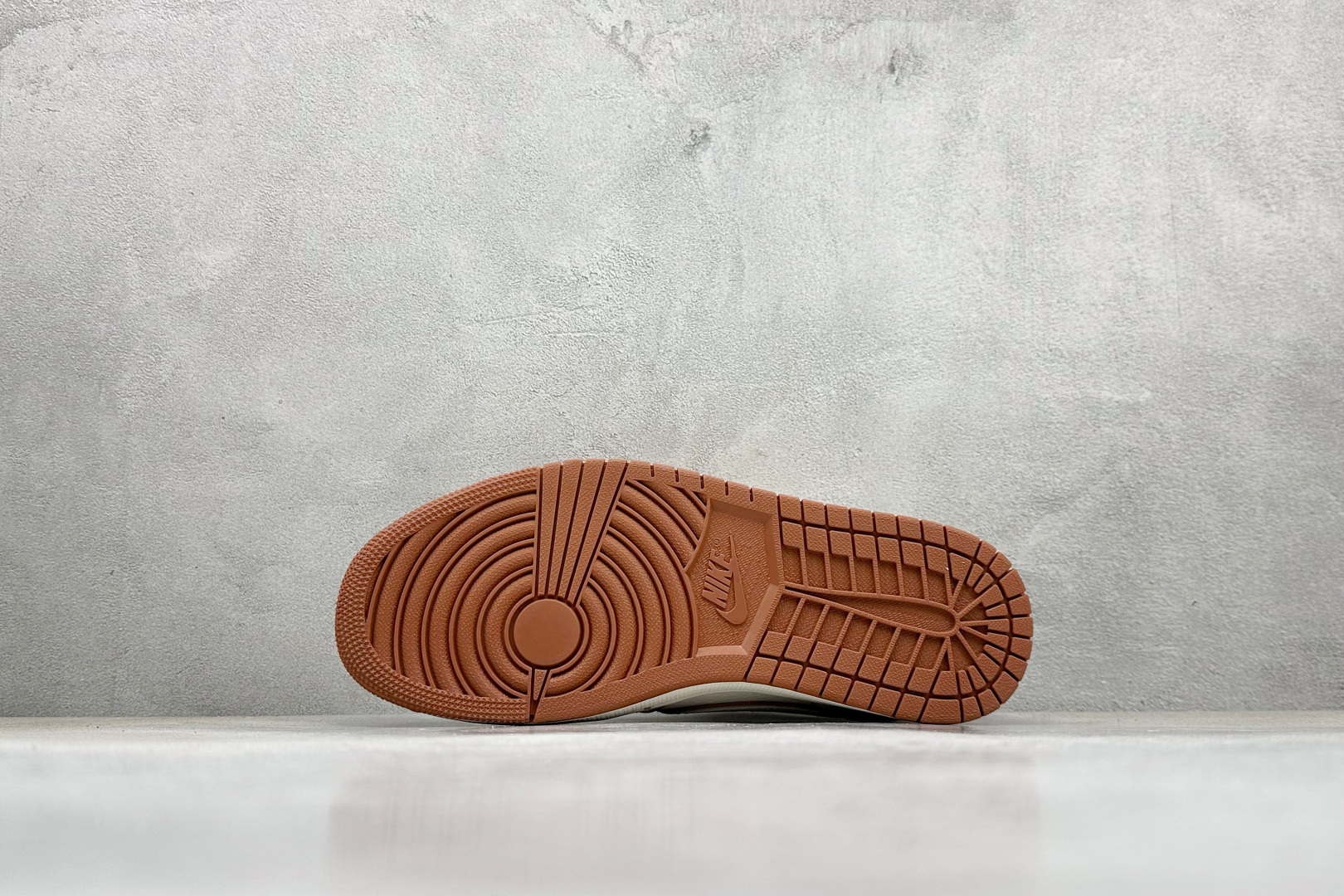 280 XC版Travis Scott x Nike Air Jordan 1 Low x LABUBU Air Jordan 1 Low 反转棕白倒钩 DZ5899-020