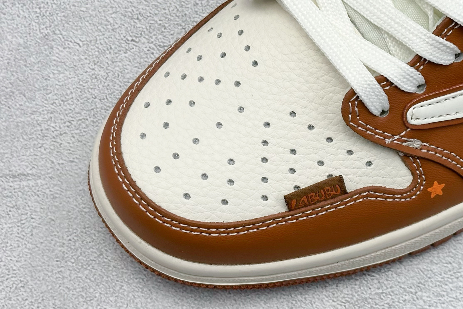 280 XC版Travis Scott x Nike Air Jordan 1 Low x LABUBU Air Jordan 1 Low 反转棕白倒钩 DZ5899-020