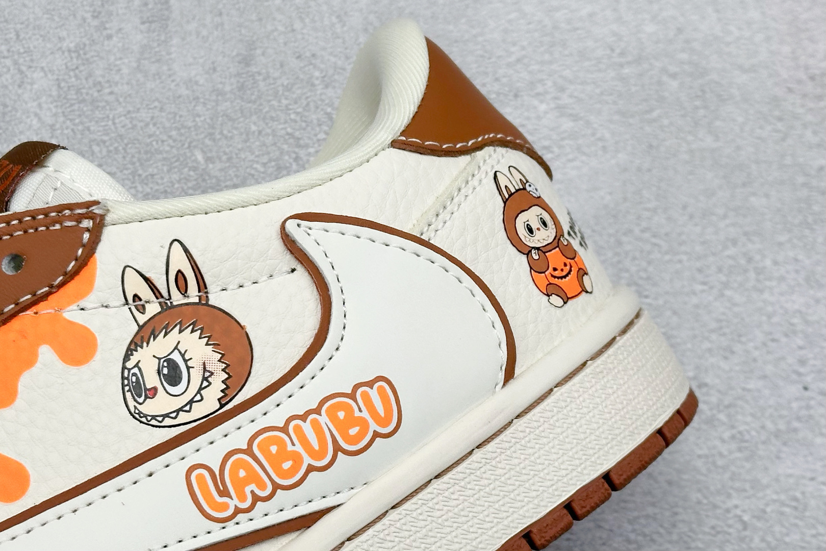 280 XC版Travis Scott x Nike Air Jordan 1 Low x LABUBU Air Jordan 1 Low 反转棕白倒钩 DZ5899-020