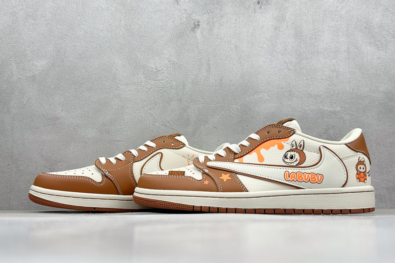 280 XC版Travis Scott x Nike Air Jordan 1 Low x LABUBU Air Jordan 1 Low 反转棕白倒钩 DZ5899-020
