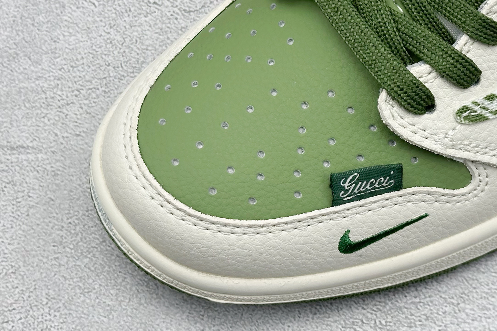 XC版Travis Scott x Nike Air Jordan 1 Low x GUCCI Air Jordan 1 Low 反转白绿小勾倒钩 XS2025-028-High Quatity Cheap Brand wholesale wholesaler seller Clothes Bags handbags Sneakers Top Fashion Clothing Shoes from China Factory Chinese suppliers best Quality Beautiful Price XC版Travis Scott x Nike Air Jordan 1 Low x GUCCI Air Jordan 1 Low 反转白绿小勾倒钩 XS2025-028