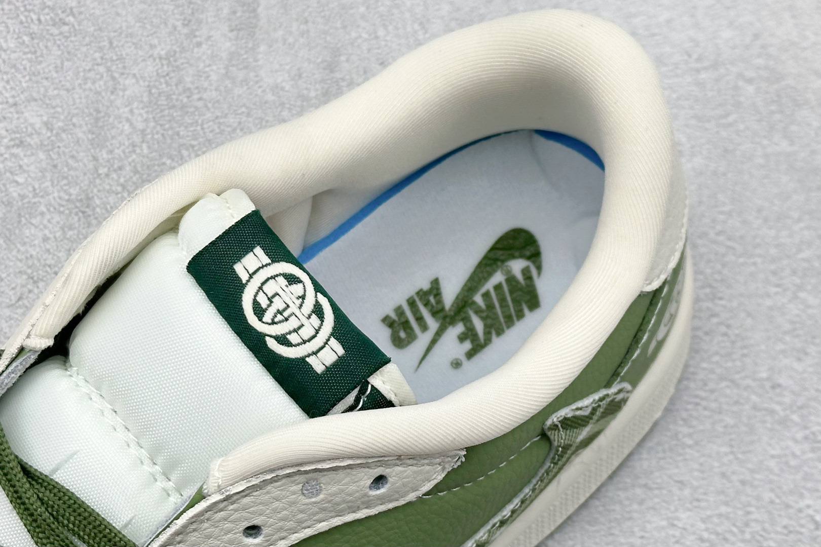 XC版Travis Scott x Nike Air Jordan 1 Low x GUCCI Air Jordan 1 Low 反转白绿小勾倒钩 XS2025-028-High Quatity Cheap Brand wholesale wholesaler seller Clothes Bags handbags Sneakers Top Fashion Clothing Shoes from China Factory Chinese suppliers best Quality Beautiful Price XC版Travis Scott x Nike Air Jordan 1 Low x GUCCI Air Jordan 1 Low 反转白绿小勾倒钩 XS2025-028