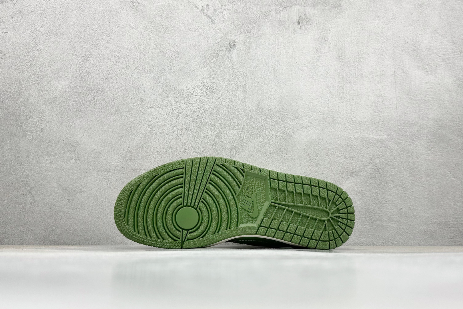 XC版Travis Scott x Nike Air Jordan 1 Low x GUCCI Air Jordan 1 Low 反转白绿小勾倒钩 XS2025-028-High Quatity Cheap Brand wholesale wholesaler seller Clothes Bags handbags Sneakers Top Fashion Clothing Shoes from China Factory Chinese suppliers best Quality Beautiful Price XC版Travis Scott x Nike Air Jordan 1 Low x GUCCI Air Jordan 1 Low 反转白绿小勾倒钩 XS2025-028