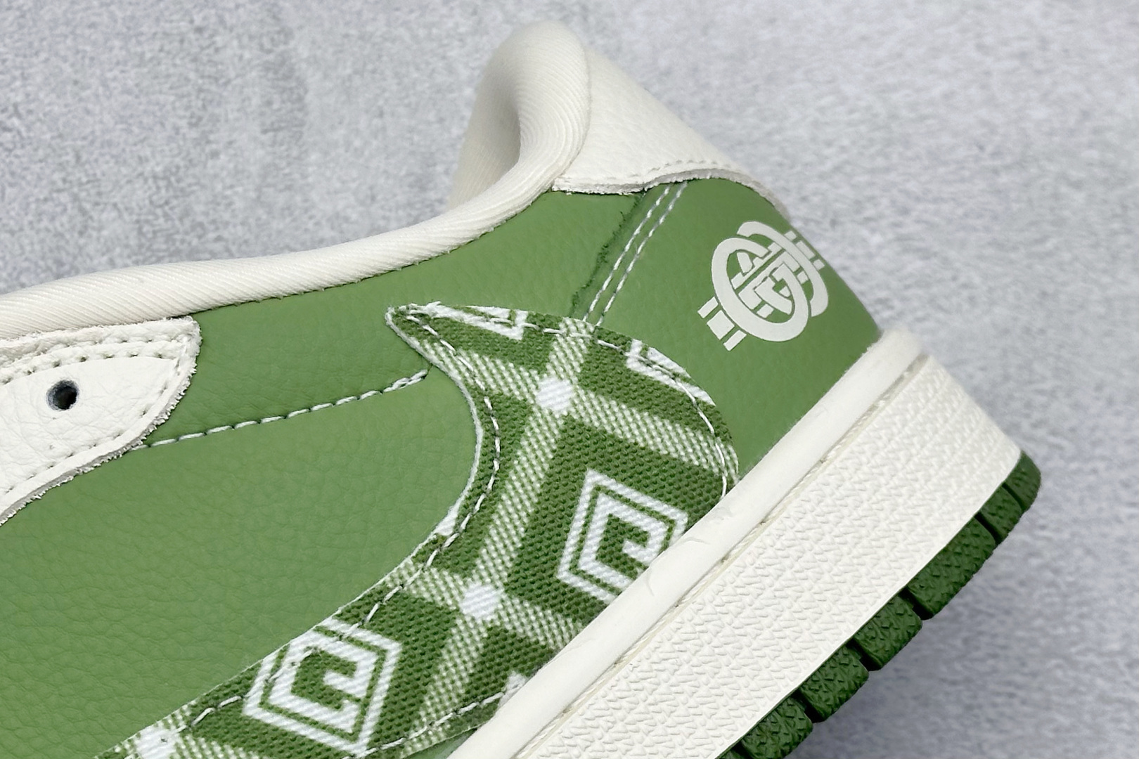 XC版Travis Scott x Nike Air Jordan 1 Low x GUCCI Air Jordan 1 Low 反转白绿小勾倒钩 XS2025-028-High Quatity Cheap Brand wholesale wholesaler seller Clothes Bags handbags Sneakers Top Fashion Clothing Shoes from China Factory Chinese suppliers best Quality Beautiful Price XC版Travis Scott x Nike Air Jordan 1 Low x GUCCI Air Jordan 1 Low 反转白绿小勾倒钩 XS2025-028