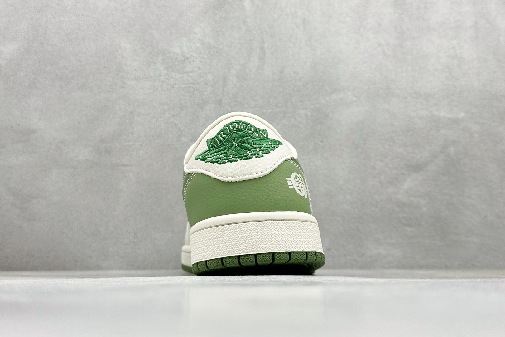 XC版Travis Scott x Nike Air Jordan 1 Low x GUCCI Air Jordan 1 Low 反转白绿小勾倒钩 XS2025-028-High Quatity Cheap Brand wholesale wholesaler seller Clothes Bags handbags Sneakers Top Fashion Clothing Shoes from China Factory Chinese suppliers best Quality Beautiful Price XC版Travis Scott x Nike Air Jordan 1 Low x GUCCI Air Jordan 1 Low 反转白绿小勾倒钩 XS2025-028