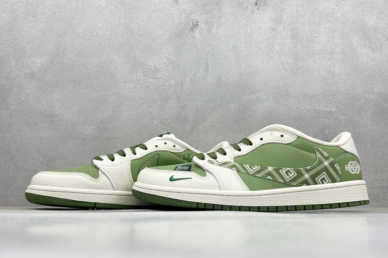 XC版Travis Scott x Nike Air Jordan 1 Low x GUCCI Air Jordan 1 Low 反转白绿小勾倒钩 XS2025-028-High Quatity Cheap Brand wholesale wholesaler seller Clothes Bags handbags Sneakers Top Fashion Clothing Shoes from China Factory Chinese suppliers best Quality Beautiful Price XC版Travis Scott x Nike Air Jordan 1 Low x GUCCI Air Jordan 1 Low 反转白绿小勾倒钩 XS2025-028