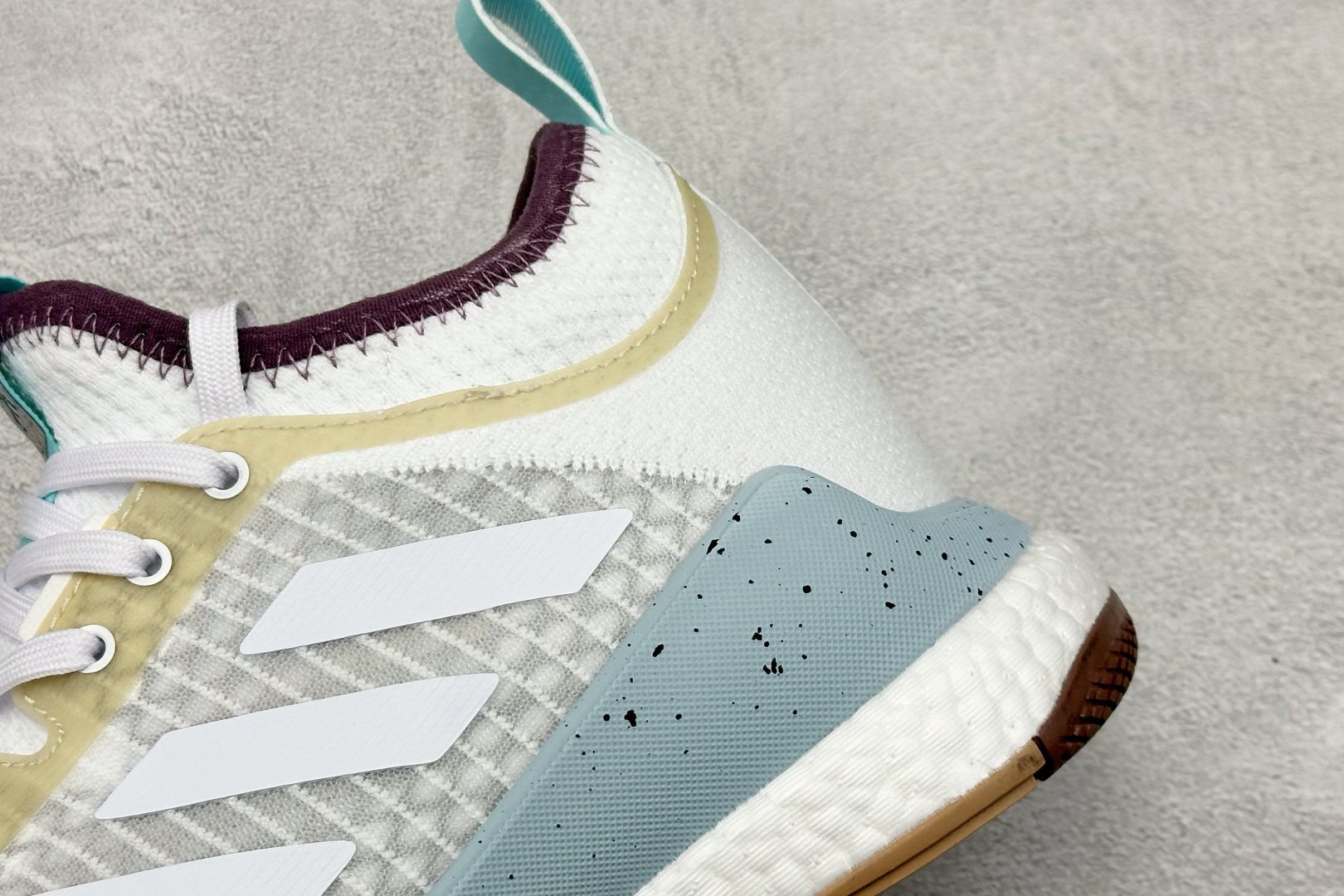 220 ADIDAS CRAZYFLIGHT MID 运动鞋 减震防滑 针织网面设计 鞋底采用真爆颗粒 三层组合大底 舒适透气 GY1258