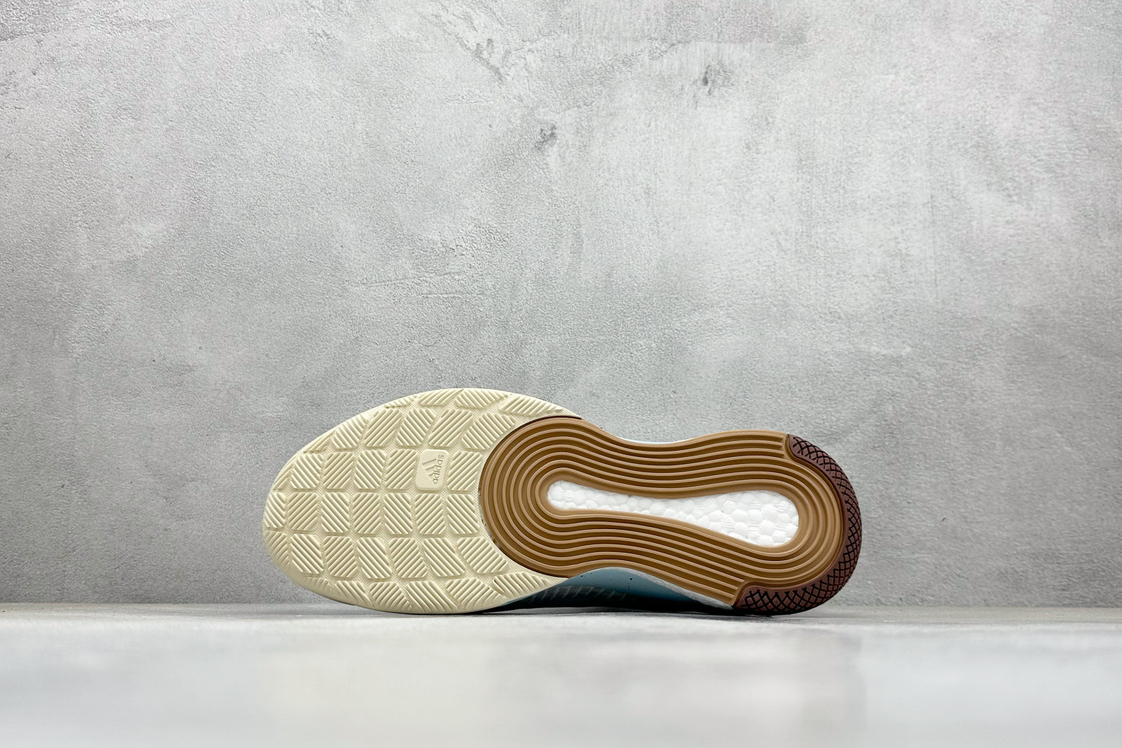 220 ADIDAS CRAZYFLIGHT MID 运动鞋 减震防滑 针织网面设计 鞋底采用真爆颗粒 三层组合大底 舒适透气 GY1258