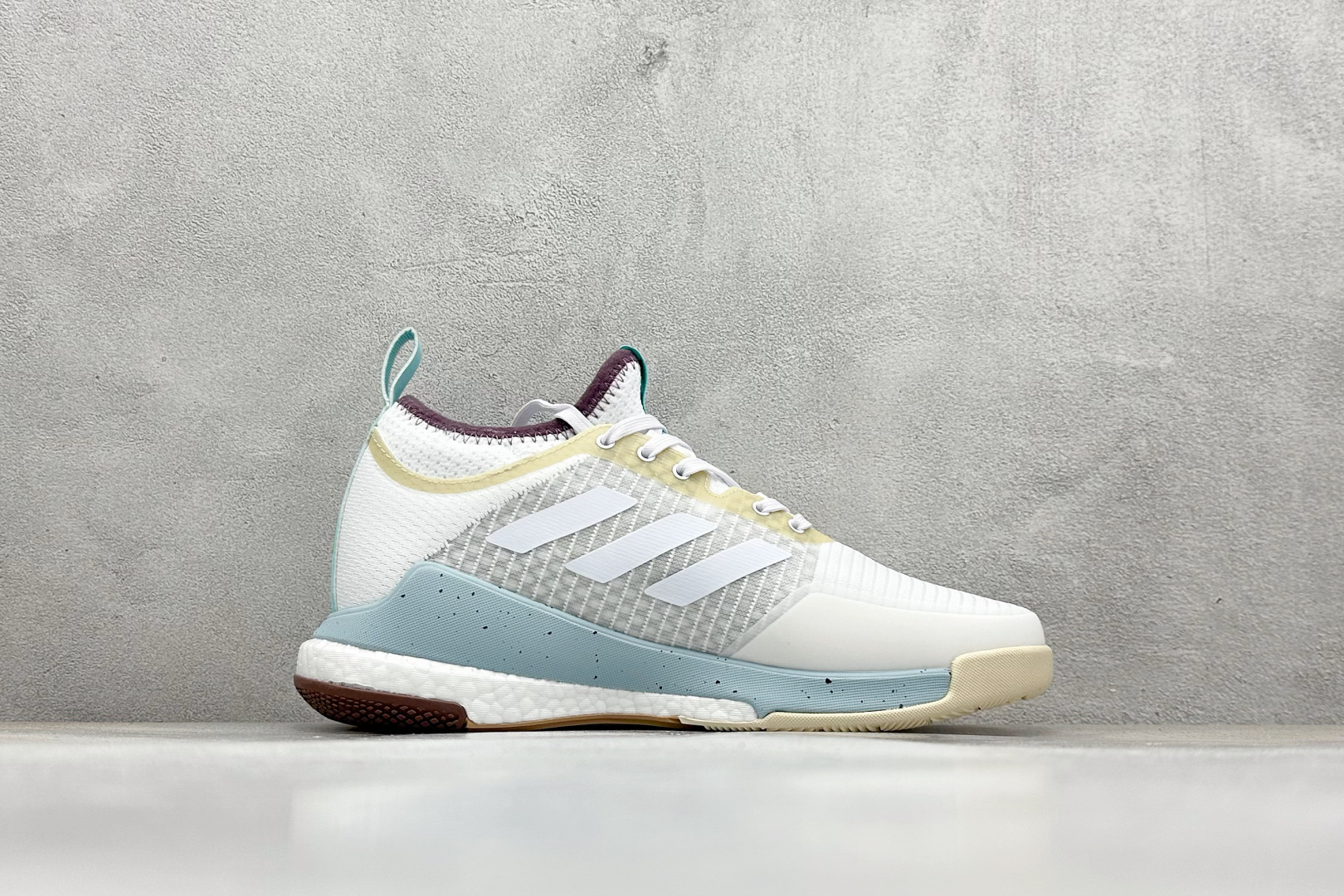 220 ADIDAS CRAZYFLIGHT MID 运动鞋 减震防滑 针织网面设计 鞋底采用真爆颗粒 三层组合大底 舒适透气 GY1258
