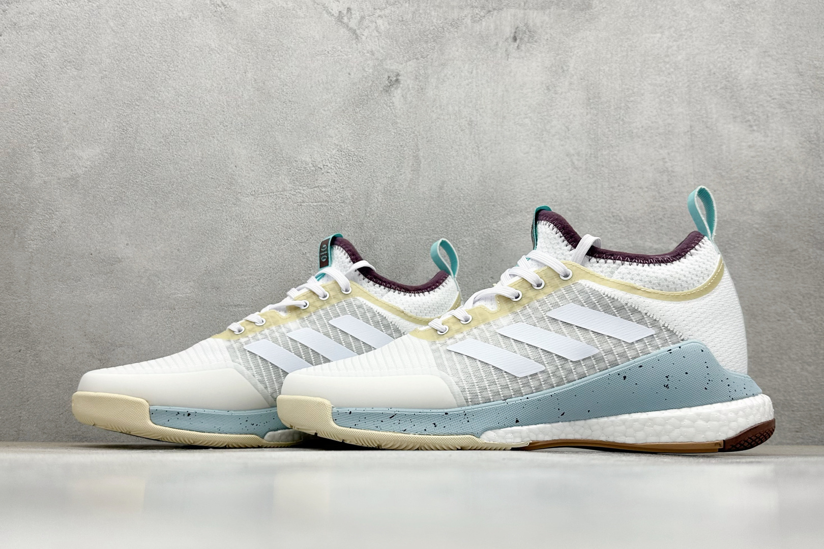 220 ADIDAS CRAZYFLIGHT MID 运动鞋 减震防滑 针织网面设计 鞋底采用真爆颗粒 三层组合大底 舒适透气 GY1258