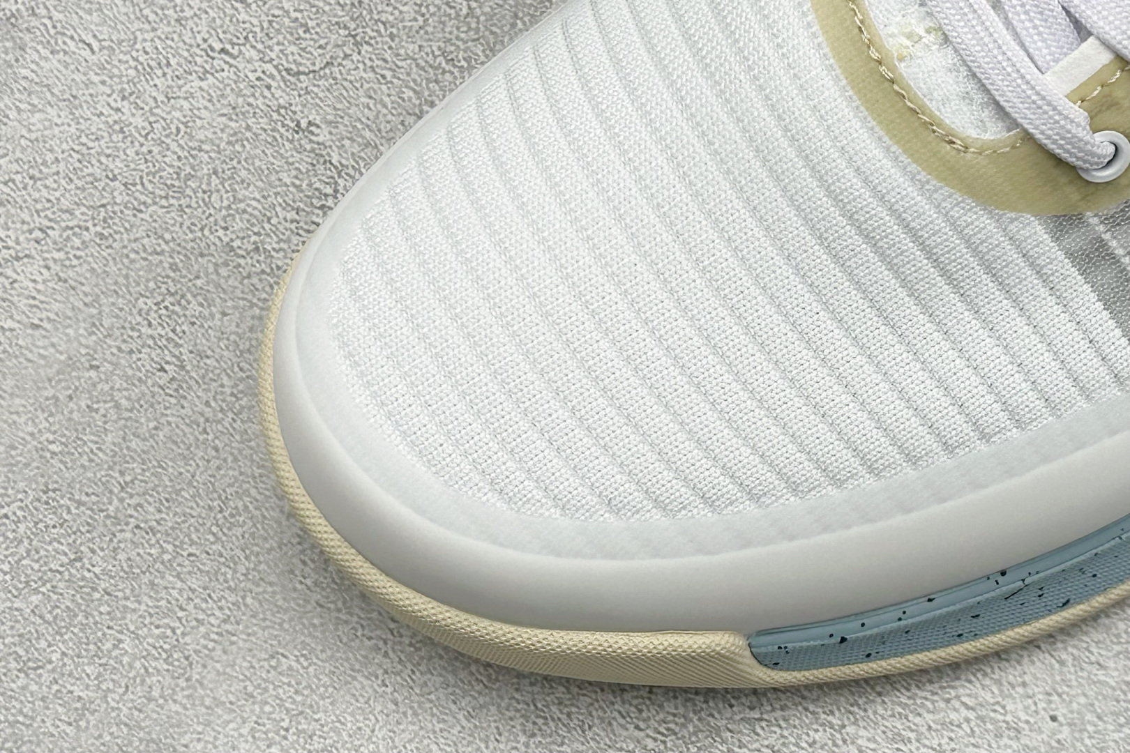 220 ADIDAS CRAZYFLIGHT MID 运动鞋 减震防滑 针织网面设计 鞋底采用真爆颗粒 三层组合大底 舒适透气 GY1258