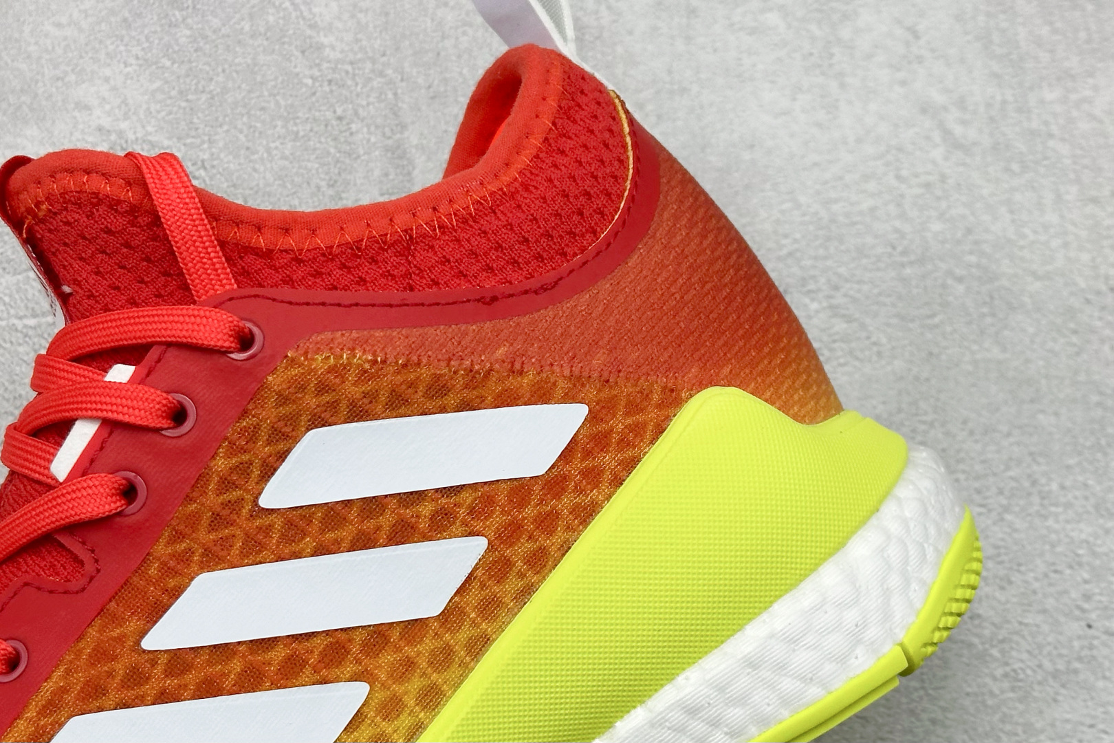 220 ADIDAS CRAZYFLIGHT MID 运动鞋 减震防滑 针织网面设计 鞋底采用真爆颗粒 三层组合大底 舒适透气 HO4964