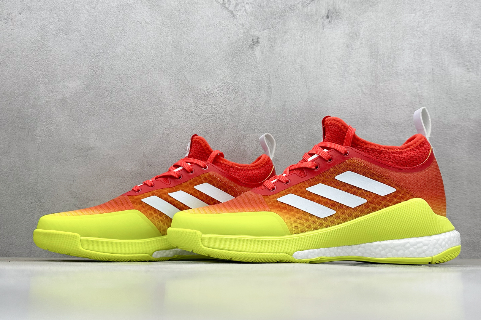 220 ADIDAS CRAZYFLIGHT MID 运动鞋 减震防滑 针织网面设计 鞋底采用真爆颗粒 三层组合大底 舒适透气 HO4964