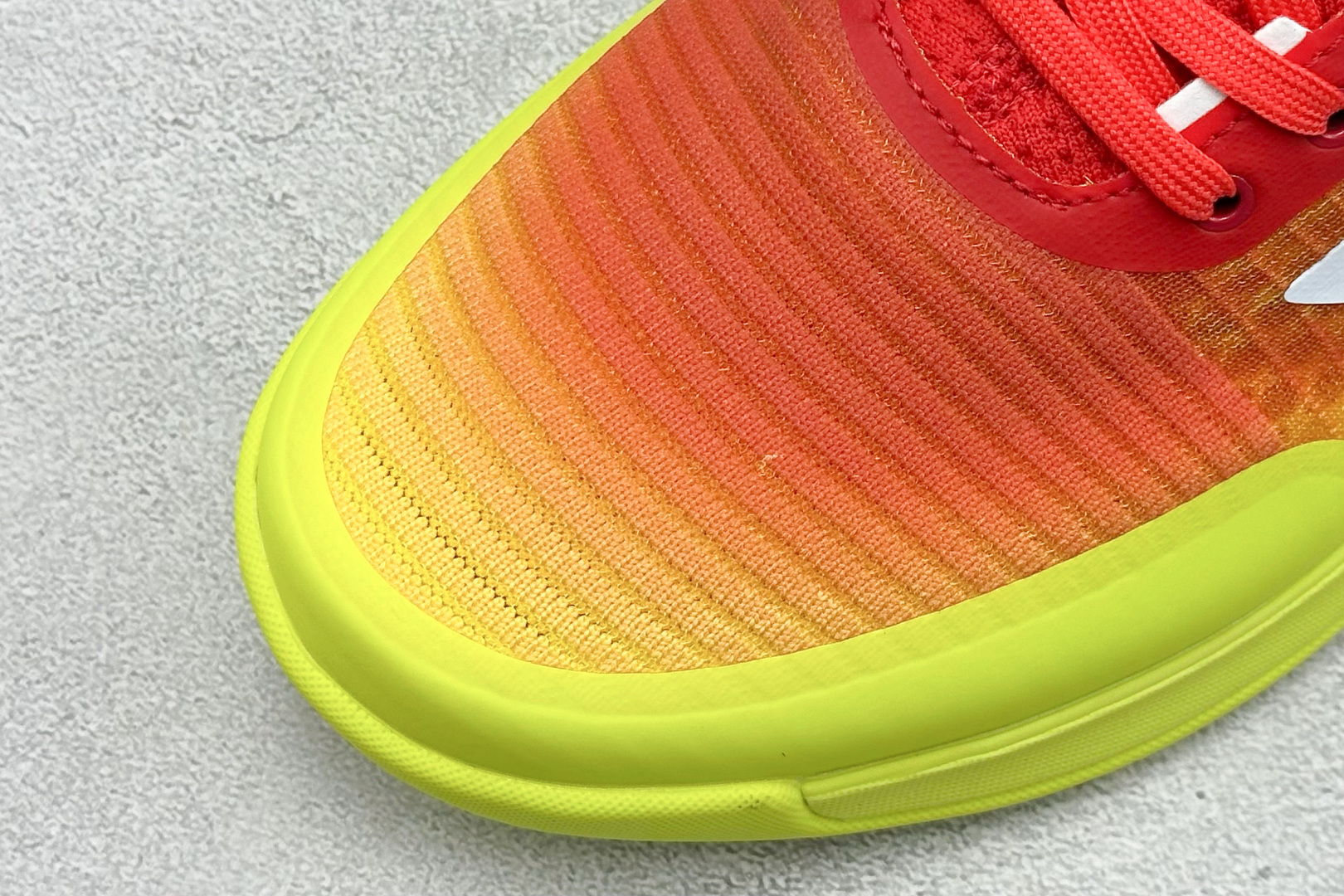 220 ADIDAS CRAZYFLIGHT MID 运动鞋 减震防滑 针织网面设计 鞋底采用真爆颗粒 三层组合大底 舒适透气 HO4964