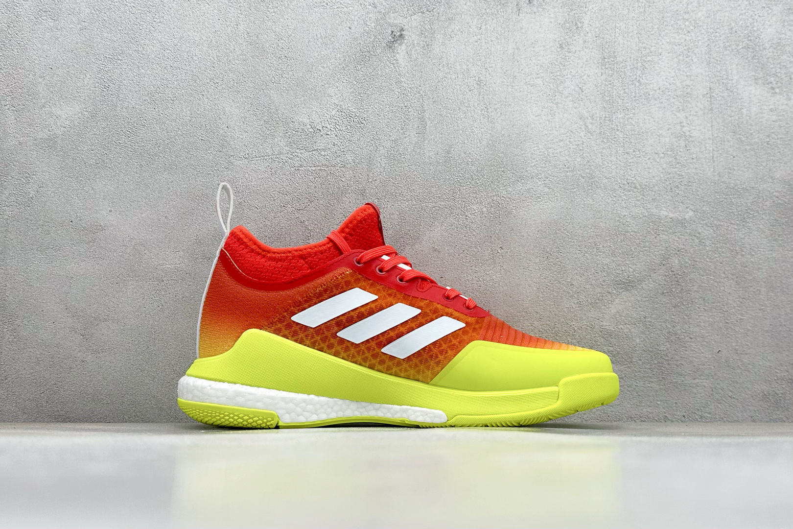 220 ADIDAS CRAZYFLIGHT MID 运动鞋 减震防滑 针织网面设计 鞋底采用真爆颗粒 三层组合大底 舒适透气 HO4964