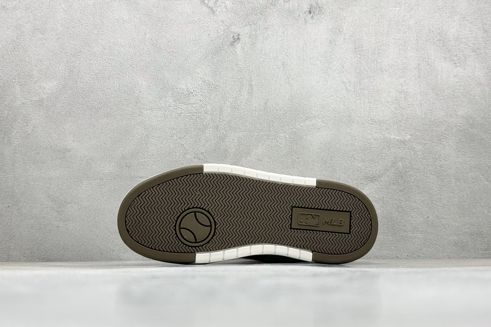 180 MLB CHUNKY LINER POCKET MONOGRAM 纽约洋基队 潮流时尚学长厚底运动鞋 3ASXP025N