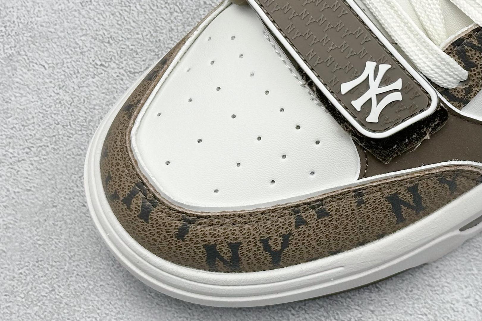 180 MLB CHUNKY LINER POCKET MONOGRAM 纽约洋基队 潮流时尚学长厚底运动鞋 3ASXP025N