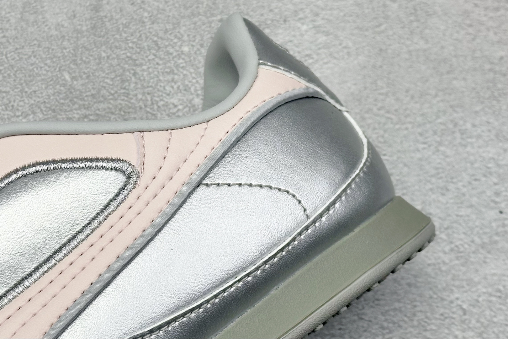 TG版PUMA Bella V2 Leather彪马 舒适 低帮生活休闲德训薄底鞋 404043-03