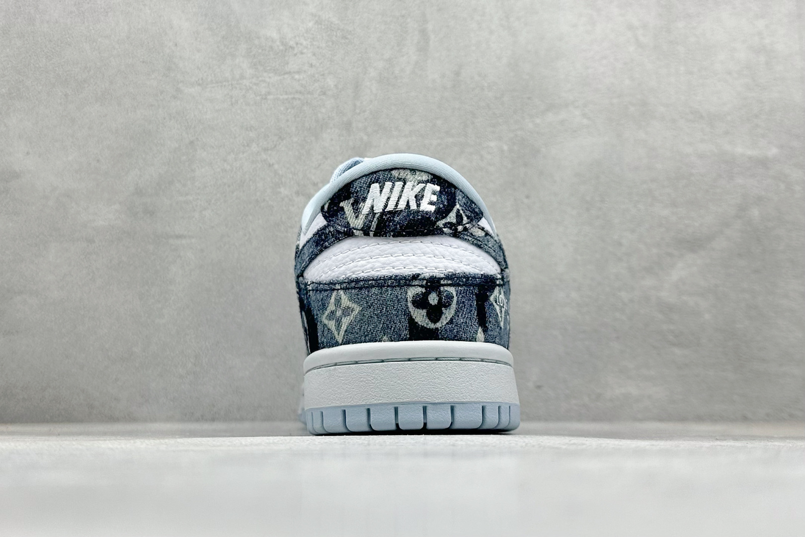 SC版Nike SB Dunk Low LV联名 扎染牛仔 周年高端定制 低帮休闲板鞋 SC0601-475