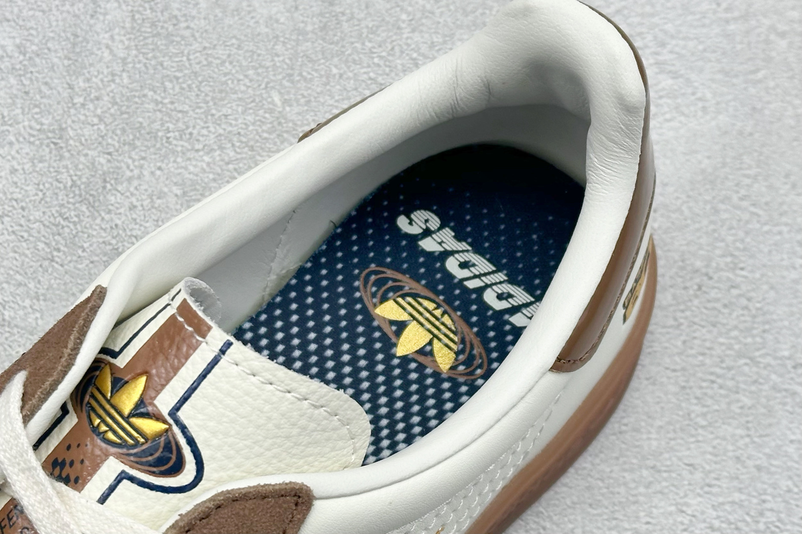 160 Adidas Originals Gazelle Indoor三叶草复古休闲防滑耐磨低帮板鞋 JP9221