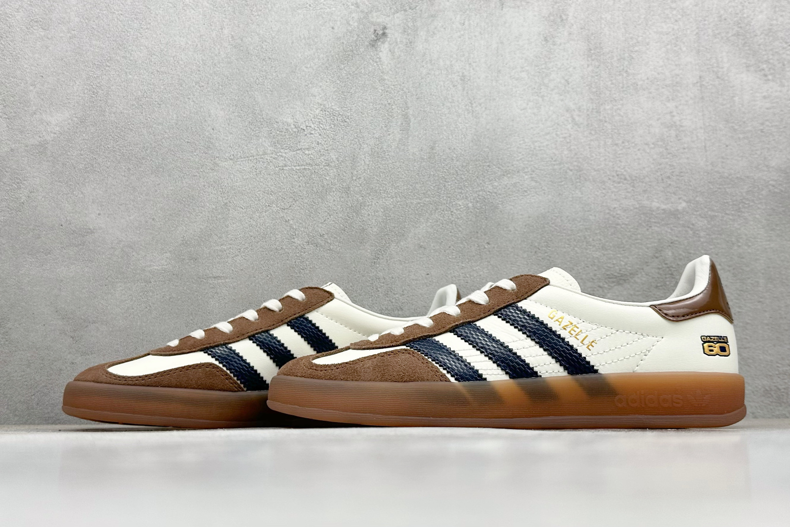 160 Adidas Originals Gazelle Indoor三叶草复古休闲防滑耐磨低帮板鞋 JP9221