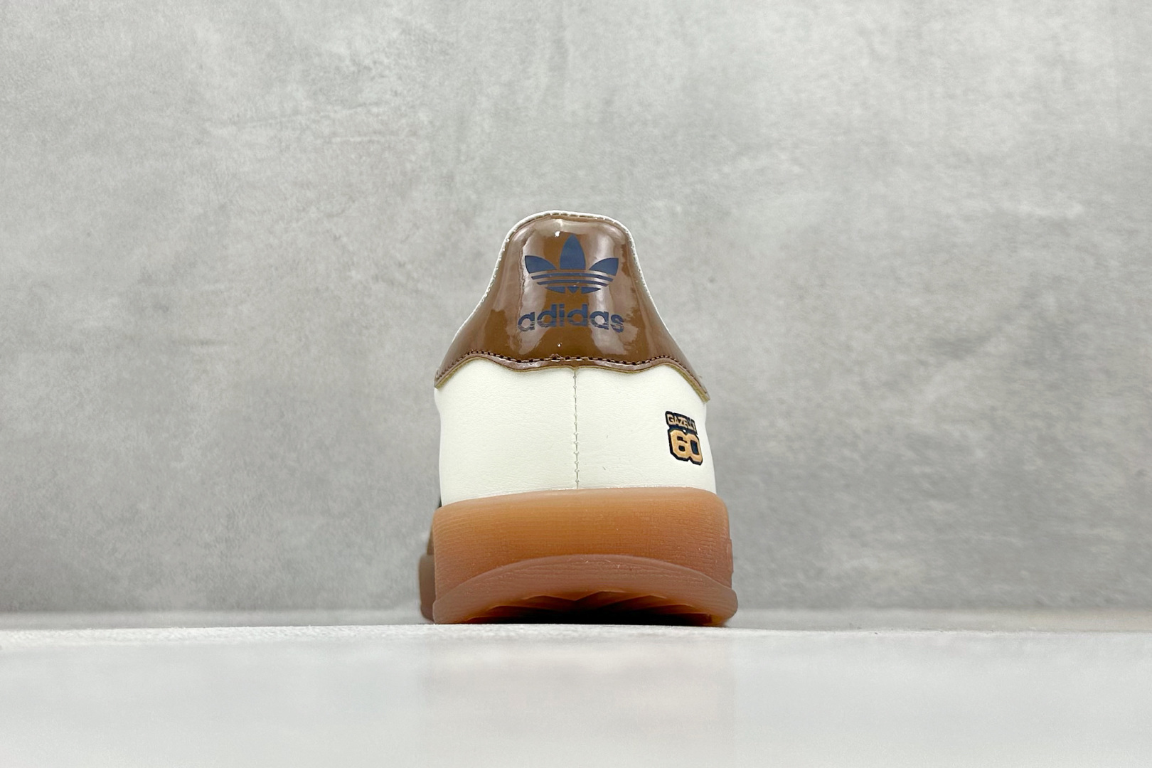 160 Adidas Originals Gazelle Indoor三叶草复古休闲防滑耐磨低帮板鞋 JP9221